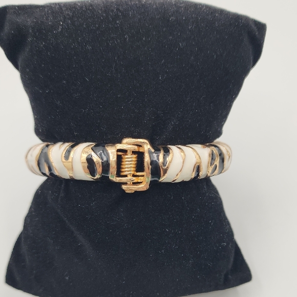 Double Zebra Enamel Striped Bangle Bracelet - Picture 9 of 10